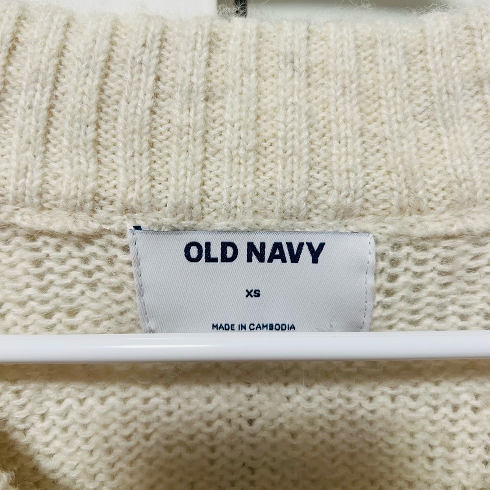 Old Navy Women's V-Neck Cream Sweater - Picture 2 of 3